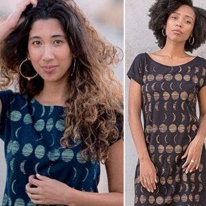 Blue Crescent Moon Print Celestial Short Sleeve Tunic Top or Dress Tonle